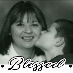 Meet your Posher, Mona